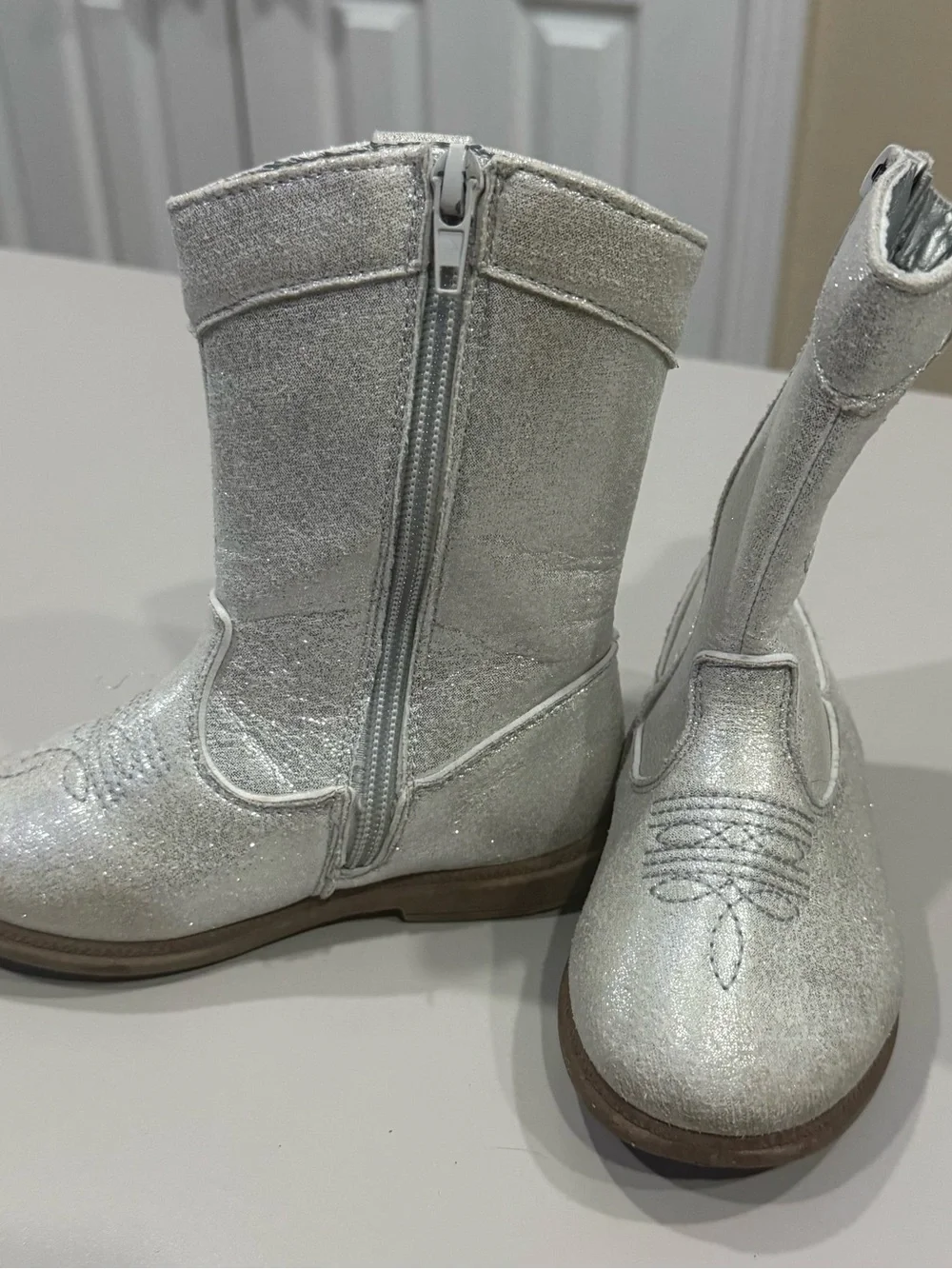 Little Girls Boots Silver Glitter Mid-Calf Little Girls Size 7  Good condition!